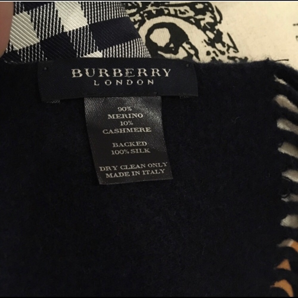 Burberry Scarf. Rare. Silk. - Picture 5 of 13